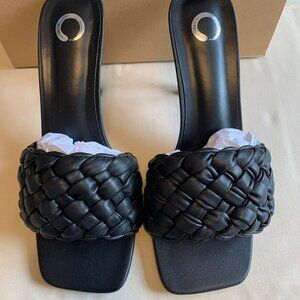 NIB RAQUELAH BLACK SLIP ON SANDALS SIZE 10